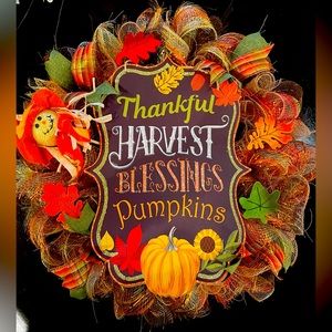 Get this darling fall wreath. So cute 😊